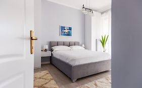 Viewpoint Central Apartment